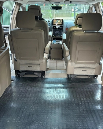Chrysler Town &amp; Country cena 84000 przebieg: 104000, rok produkcji 2015 z Warszawa małe 436